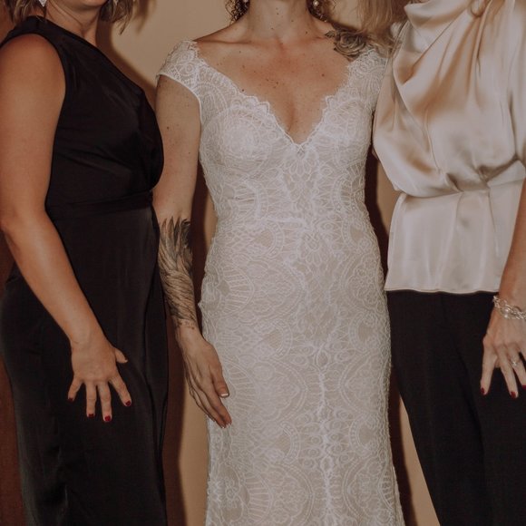 Wedding Dress - Picture 1 of 7